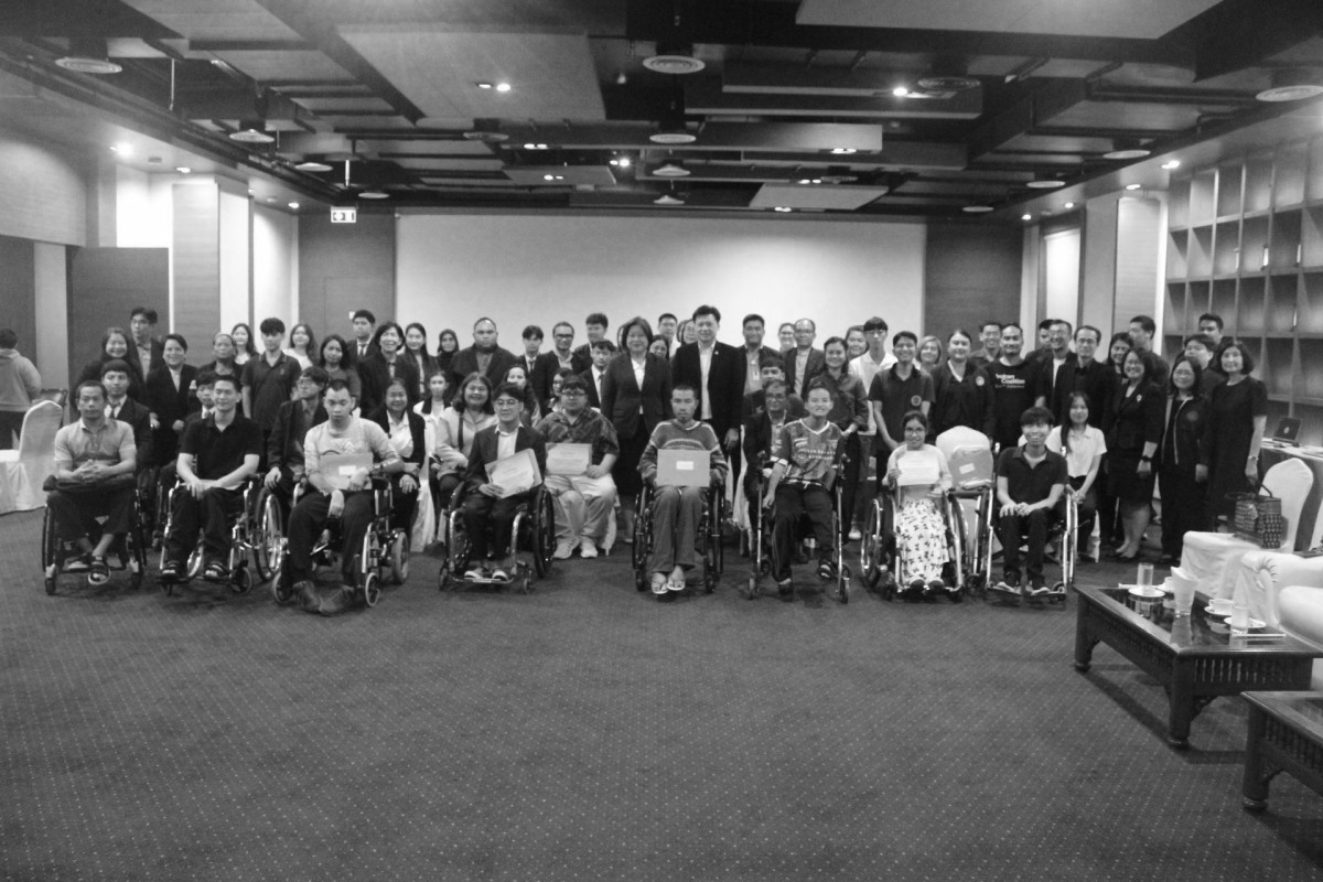 ร่วมเป็นเกียรติในพิธีปิดโครงการและมอบประกาศนียบัตรในโครงการอบรม AI เพื่อเพิ่มโอกาสการทำงานทางออนไลน์สำหรับคนพิการทุกประเภท